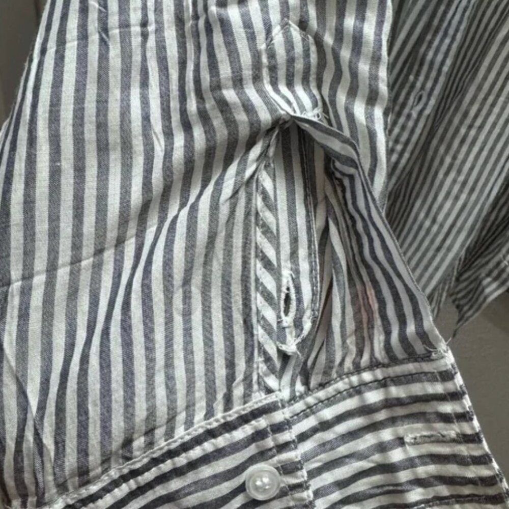 Velvet Heart Gray and White Striped Button Down Shirt with pocket M - Picture 4 of 6